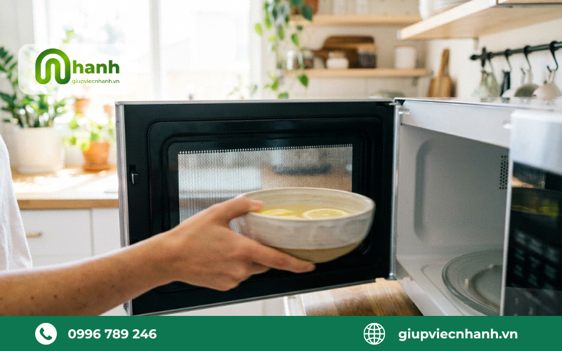 Tẩy sạch dầu mỡ bằng chanh tươi (khử mùi và tẩy rửa dịu nhẹ)