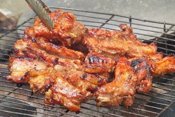 đồ nướng ngon tại nhà với thịt heo ướp sốt BBQ nướng than hoa