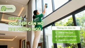 nhân viên dọn dẹp lau cửa kính căn hộ
