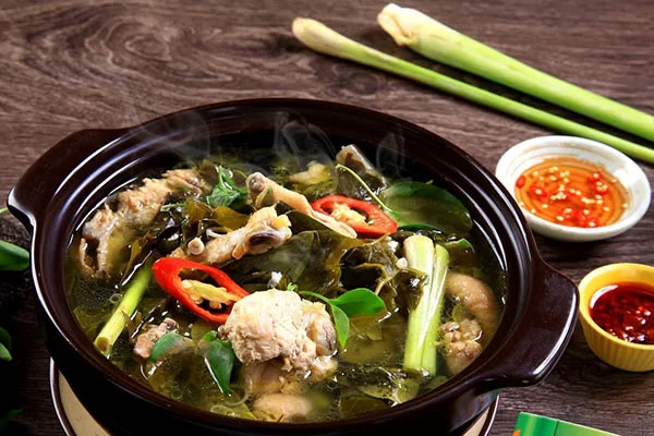 Nồi lẩu gà lá giang thơm ngon